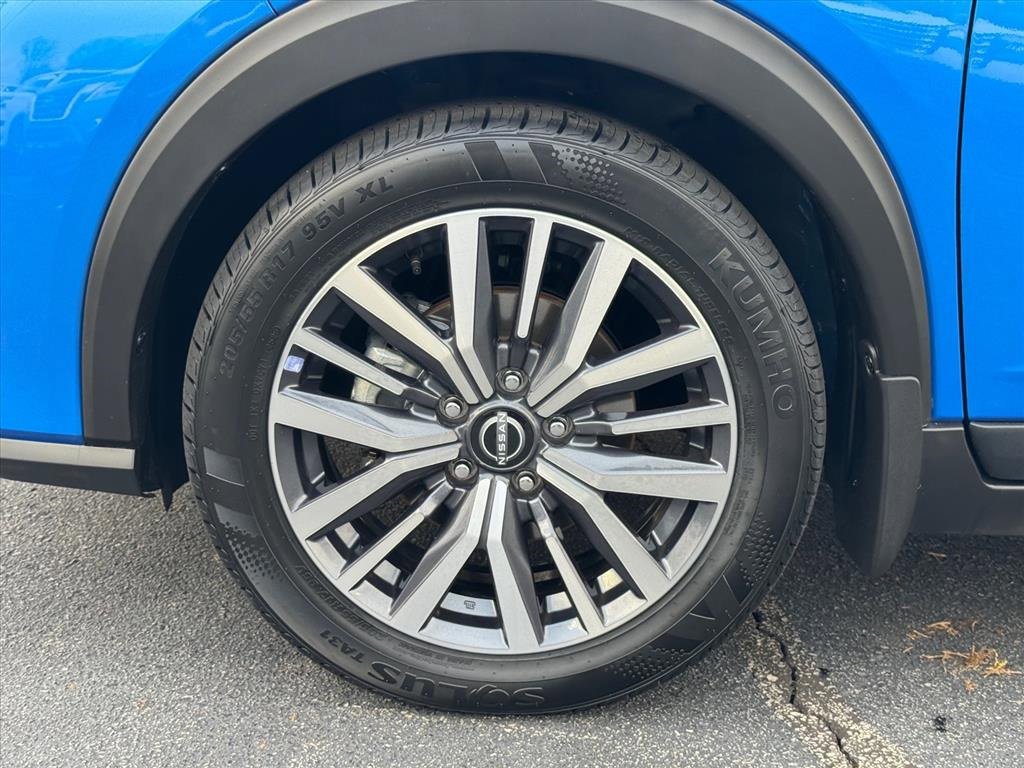 Certified 2024 Nissan Kicks SV image 9
