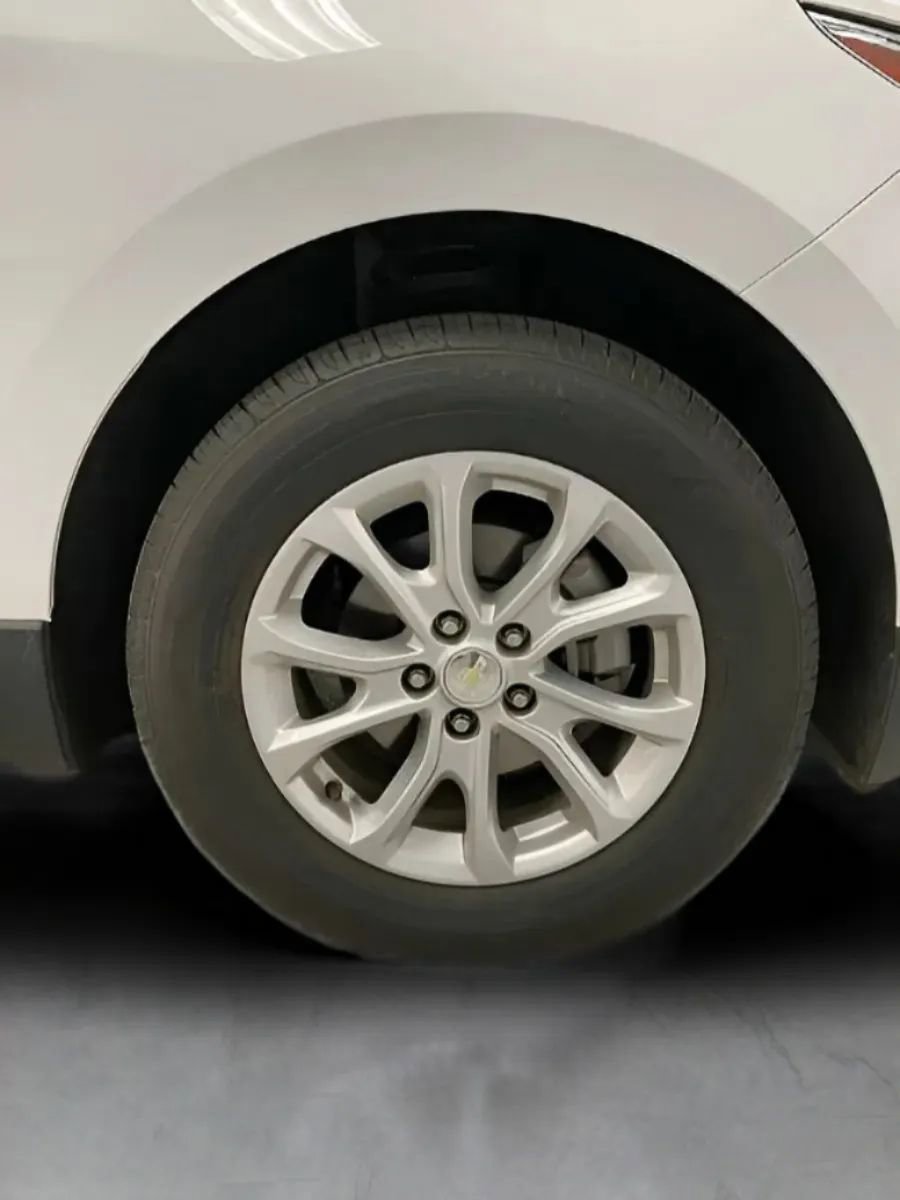 Used 2020 Chevrolet Equinox LT FWD image 27