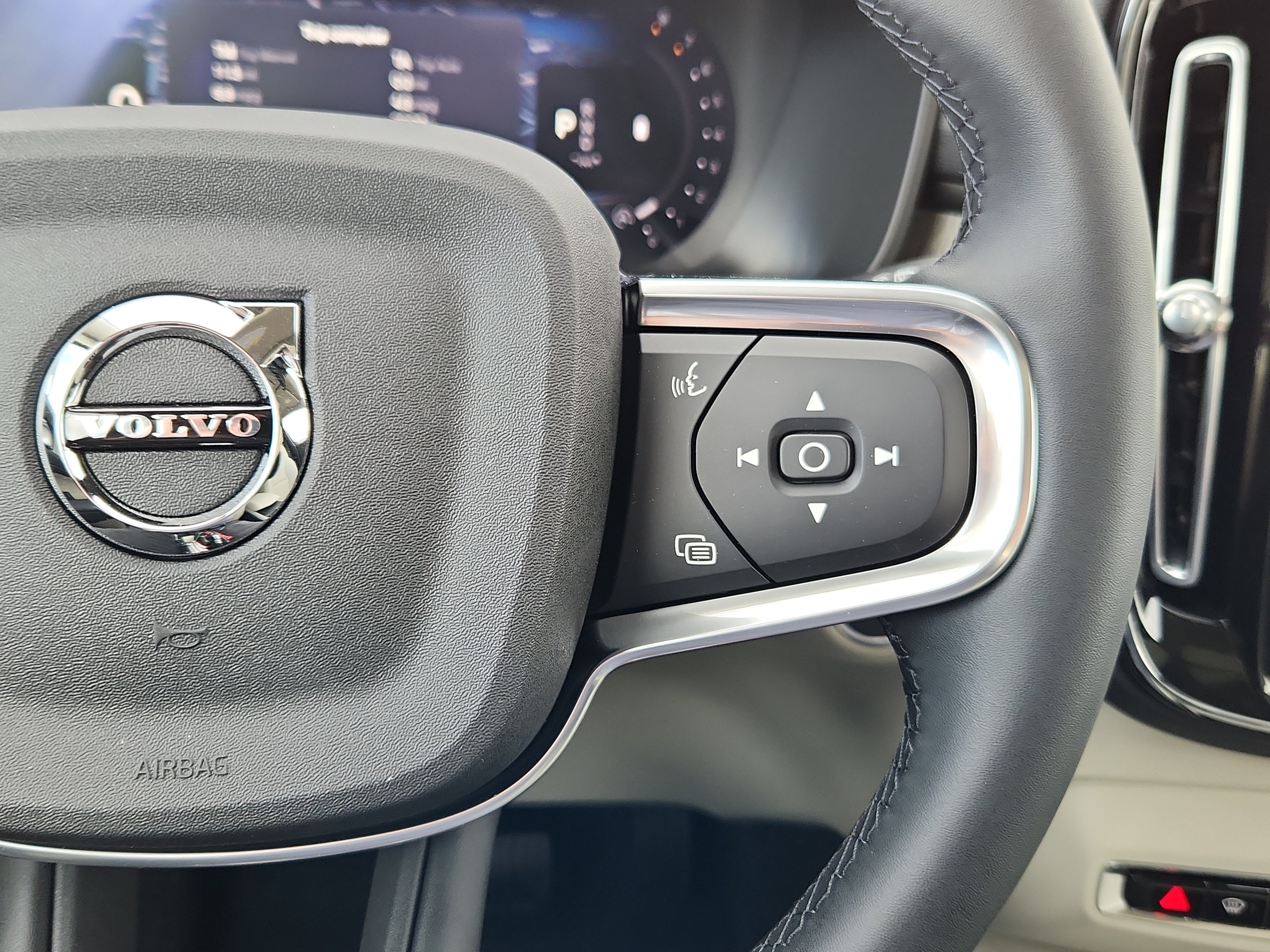New 2026 Volvo XC40 B5 Ultra w/ Climate Package AWD/4WD image 12