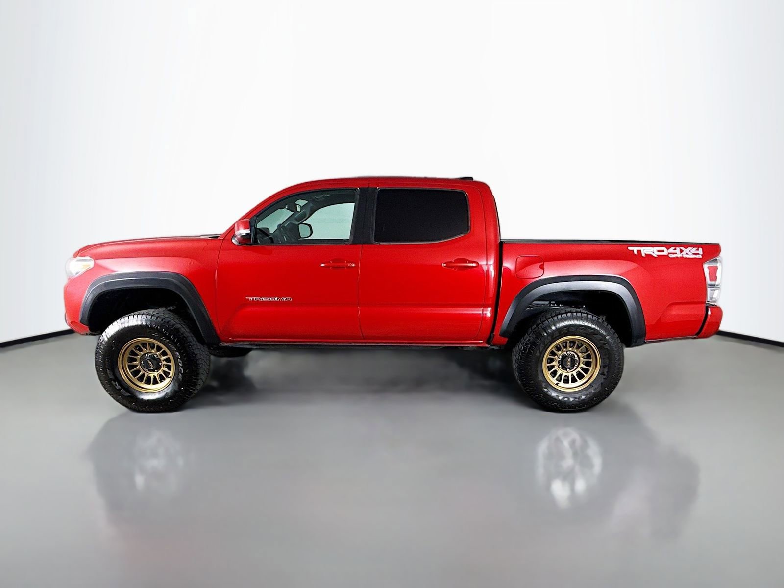 Used 2022 Toyota Tacoma TRD Off-Road w/ Technology Package image 4
