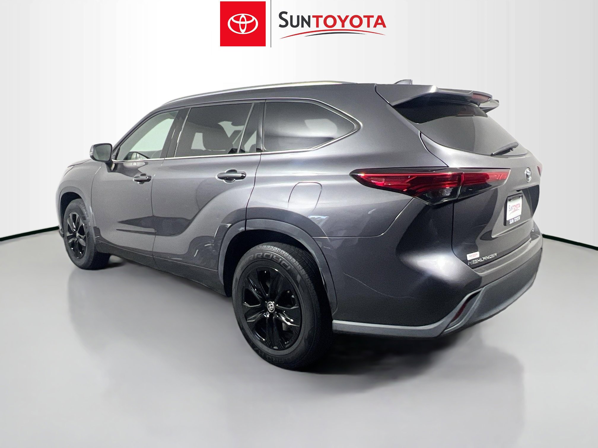 Used 2021 Toyota Highlander XLE FWD image 6