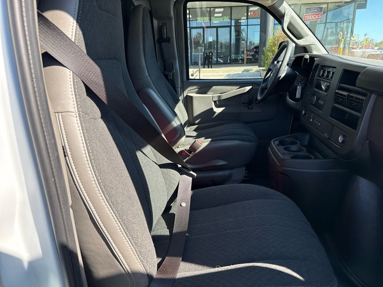 Used 2024 GMC Savana 2500 w/ Driver Convenience Package image 17