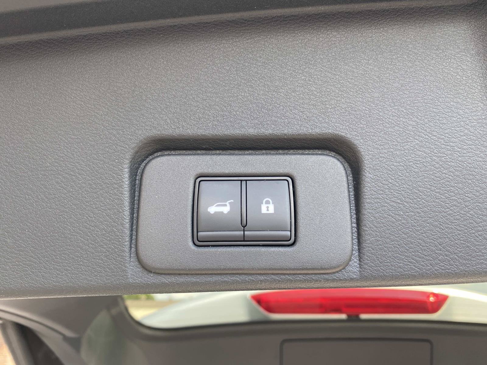 Used 2025 Nissan Rogue SV FWD image 6