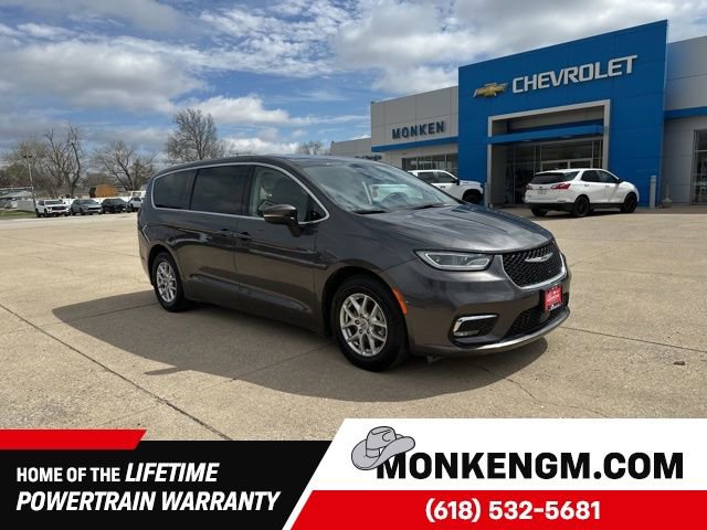 Used 2023 Chrysler Pacifica Touring-L FWD image 1