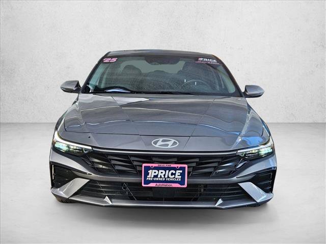 Used 2025 Hyundai Elantra Limited FWD image 2