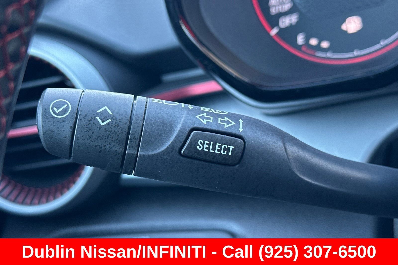 Used 2025 Chevrolet Trax RS FWD image 37