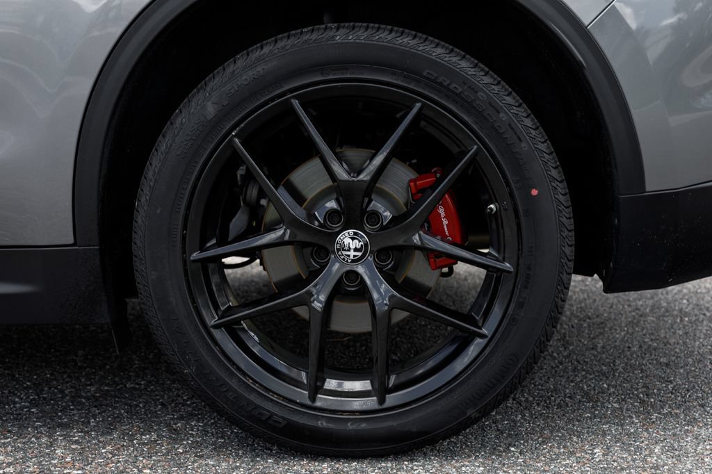 Used 2019 Alfa Romeo Stelvio Ti w/ TI Performance Package AWD/4WD image 33