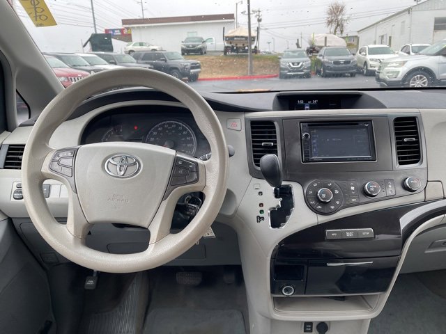Used 2012 Toyota Sienna LE image 12