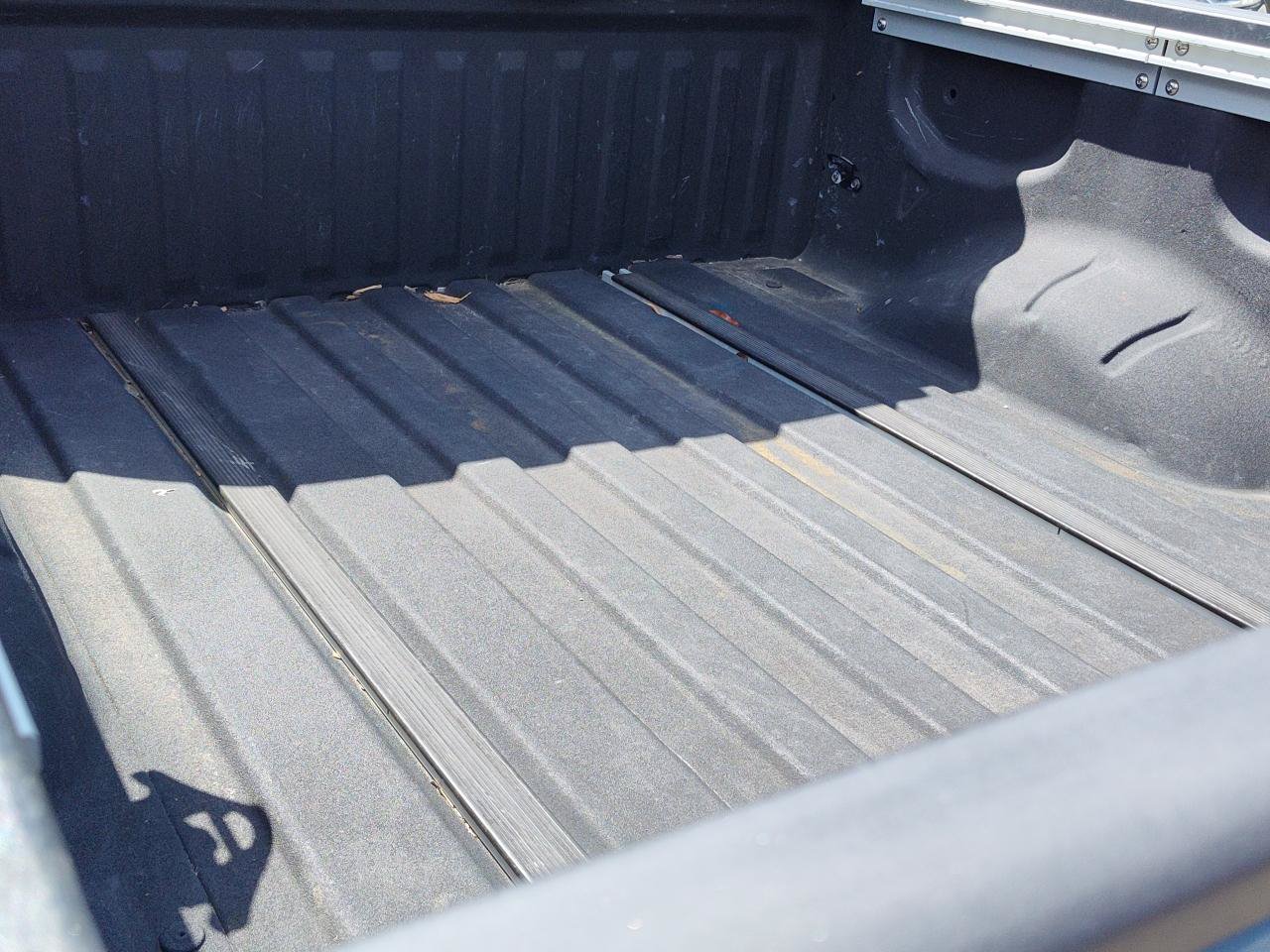 Used 2010 Nissan Titan LE RWD image 7