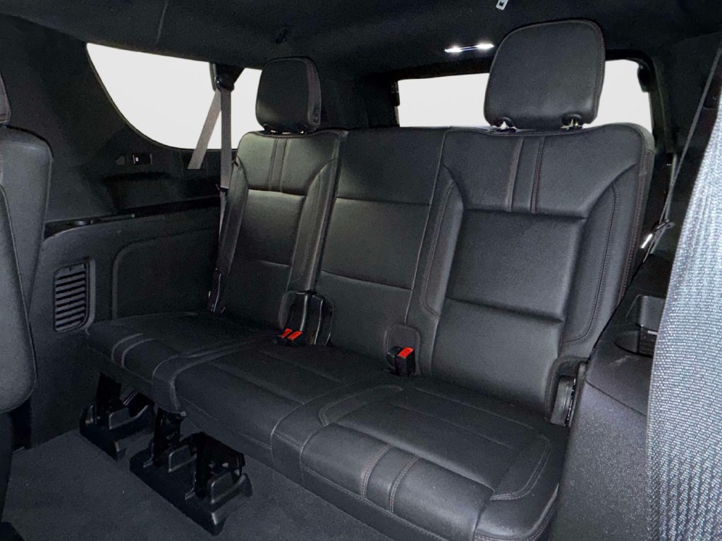 Used 2022 Chevrolet Suburban RST w/ Luxury Package RWD image 11