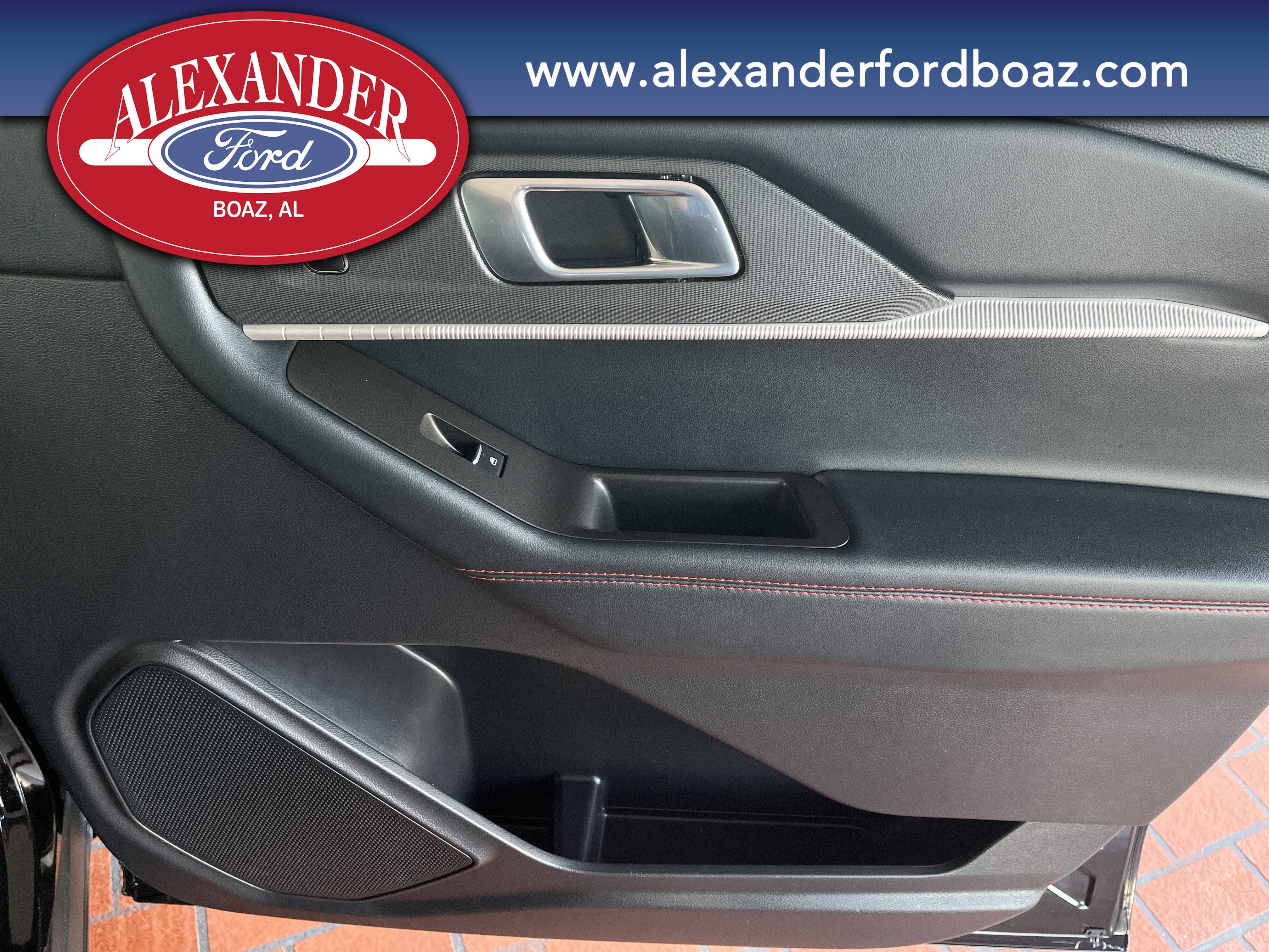 Used 2025 Ford Explorer ST-Line w/ ST-Line Street Pack image 16