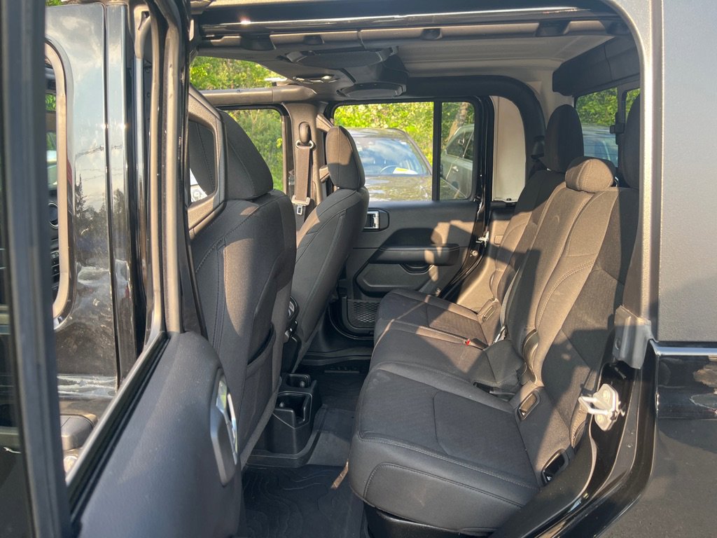 Used 2021 Jeep Gladiator Overland image 15