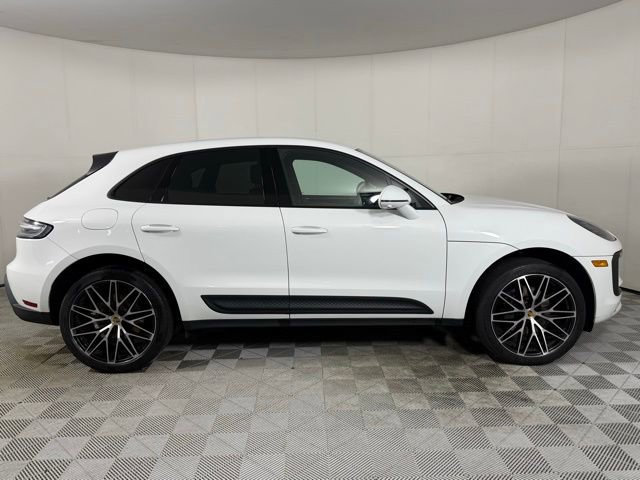 Used 2023 Porsche Macan image 8