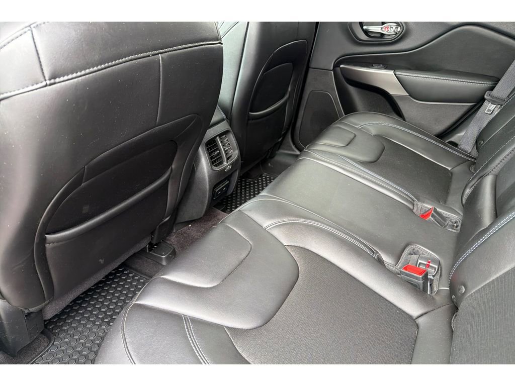 Used 2019 Jeep Cherokee Latitude Plus w/ Cold Weather Group image 14