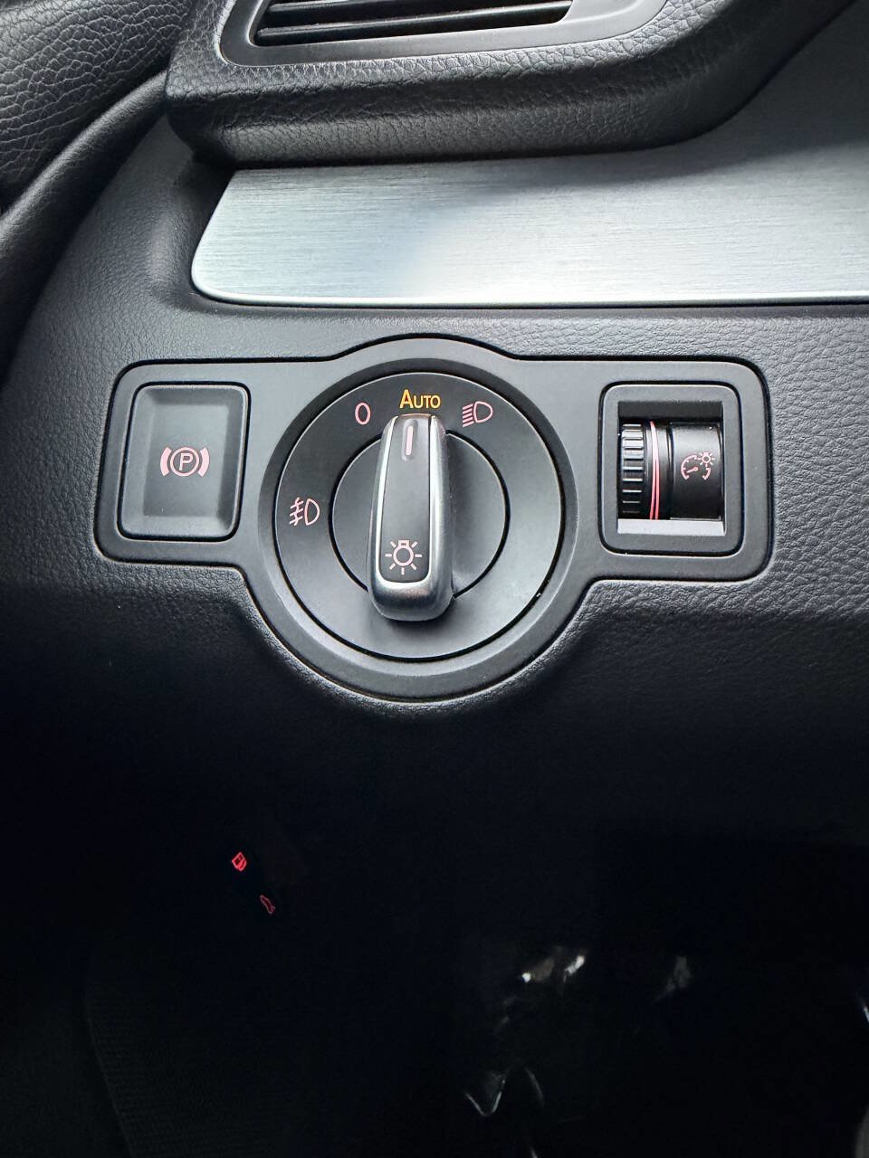 Used 2010 Volkswagen CC Luxury image 25