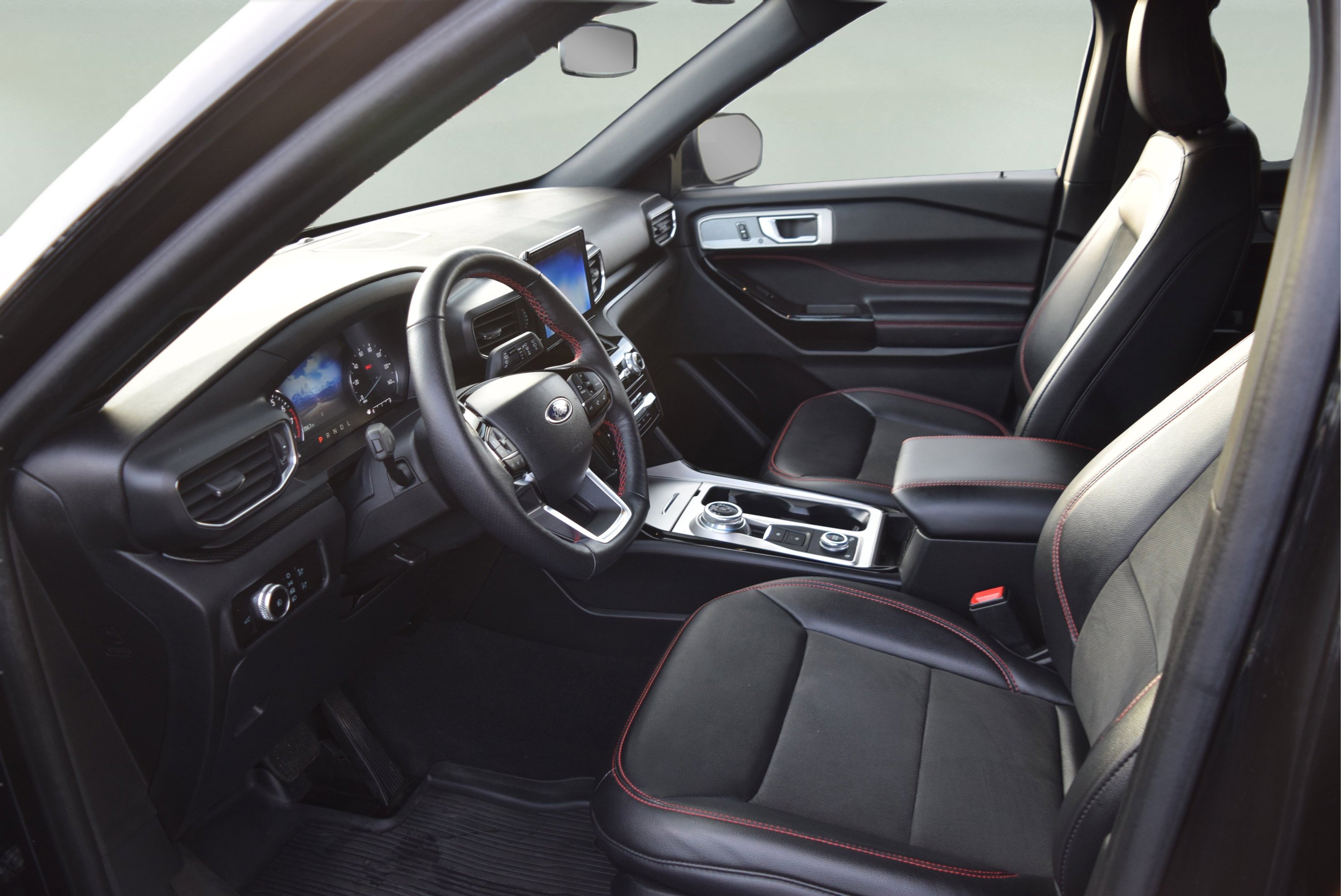 Certified 2023 Ford Explorer ST-Line image 9