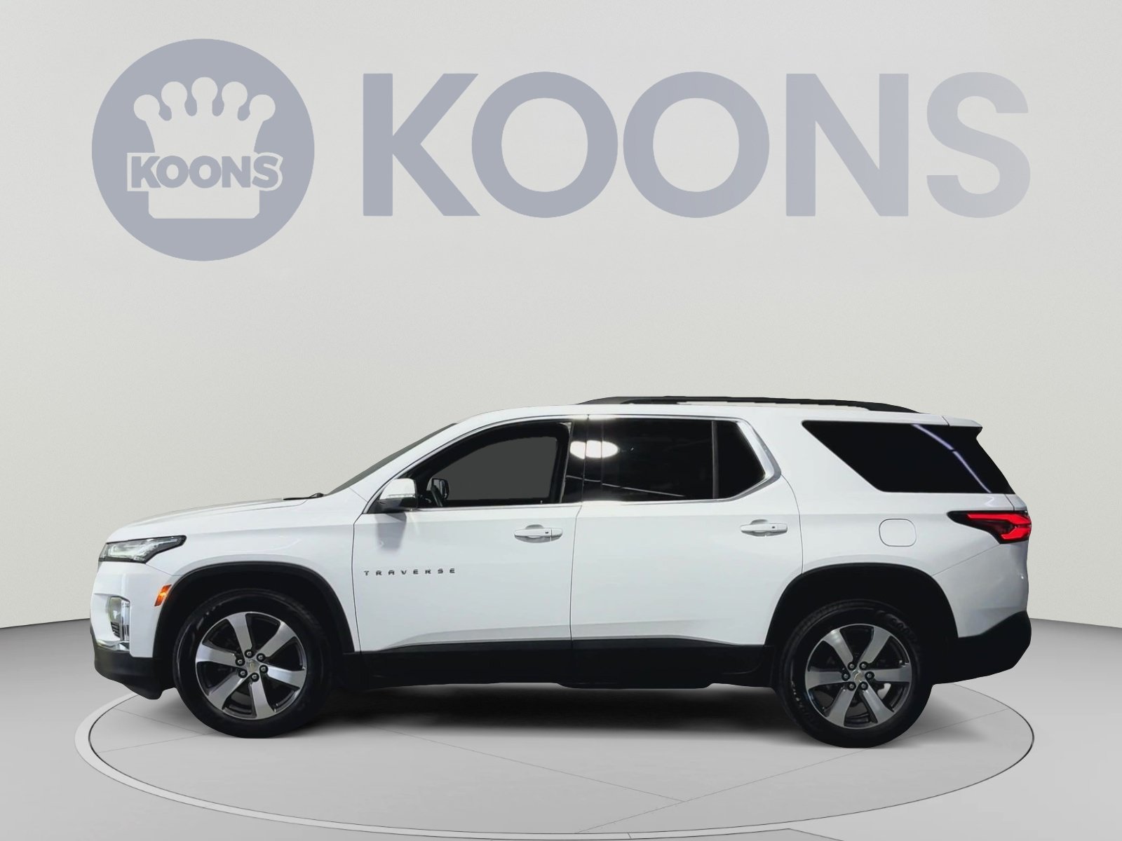 Used 2023 Chevrolet Traverse LT w/ LT Premium Package AWD/4WD image 7