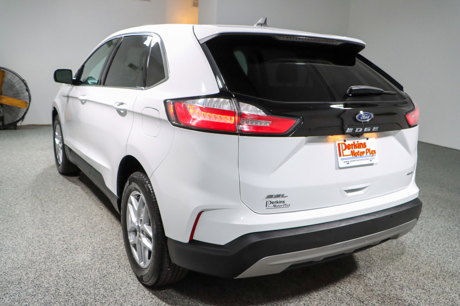 Used 2023 Ford Edge SEL image 9