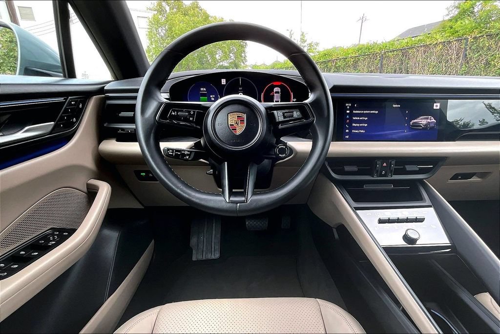 Used 2025 Porsche Macan 4 Electric AWD/4WD image 7