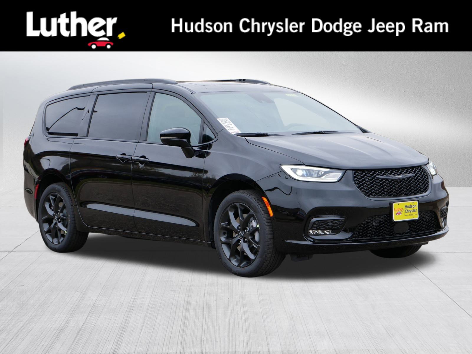 New 2026 Chrysler Pacifica Limited w/ S Appearance Package image 1