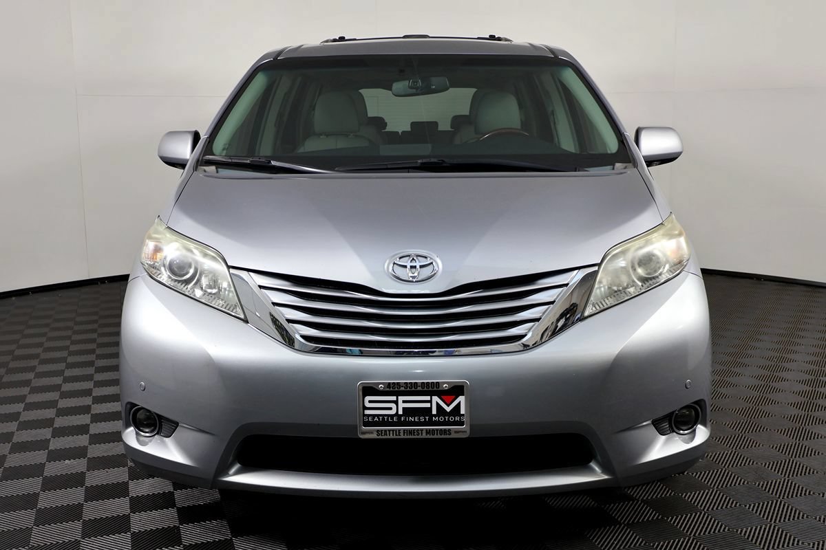 Used 2011 Toyota Sienna Limited w/ Premium Pkg AWD/4WD image 4