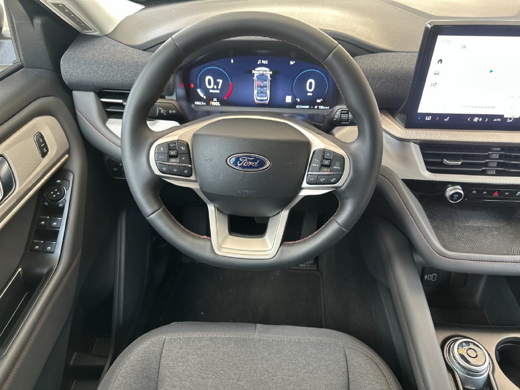 Used 2026 Ford Explorer Active RWD image 13