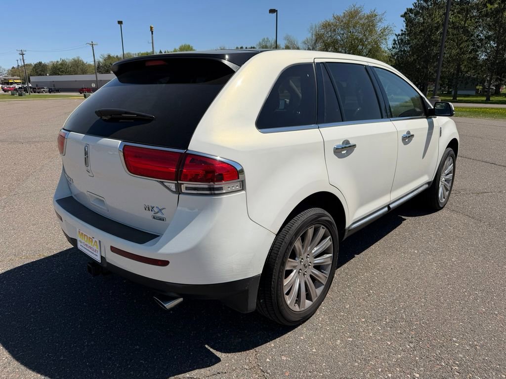 Used 2013 Lincoln MKX AWD image 3
