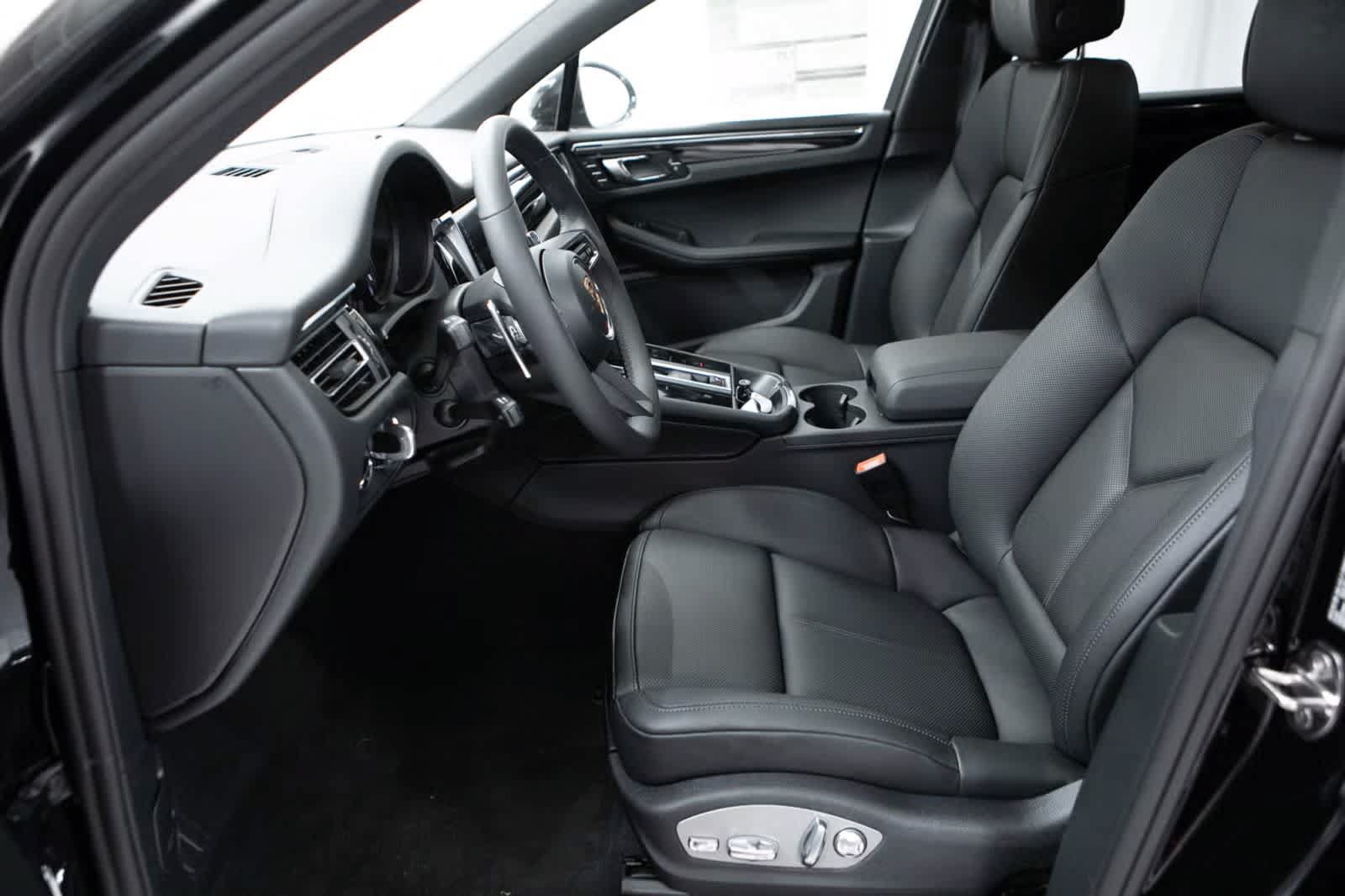 Used 2026 Porsche Macan AWD/4WD image 22