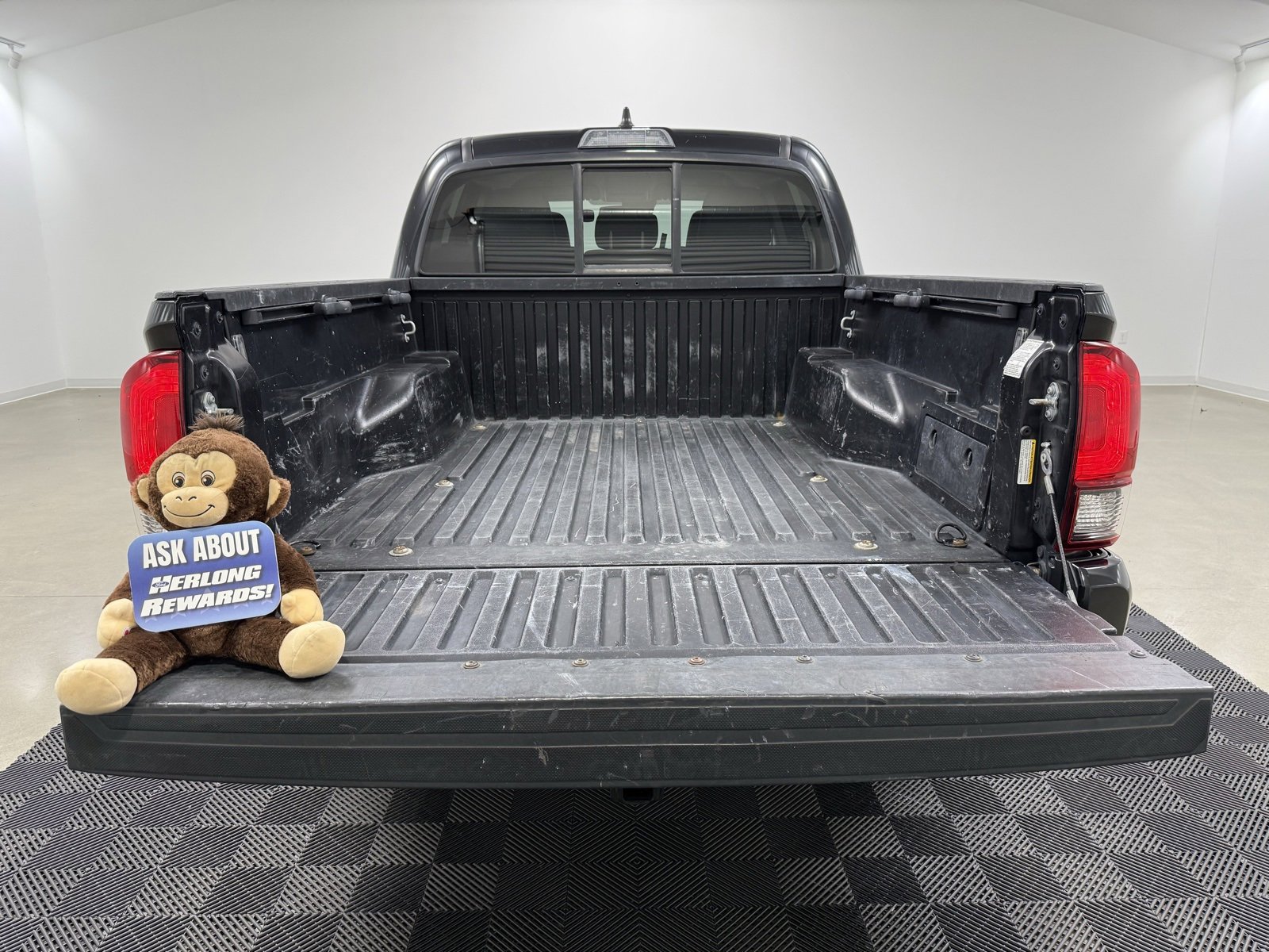 Used 2021 Toyota Tacoma SR image 9