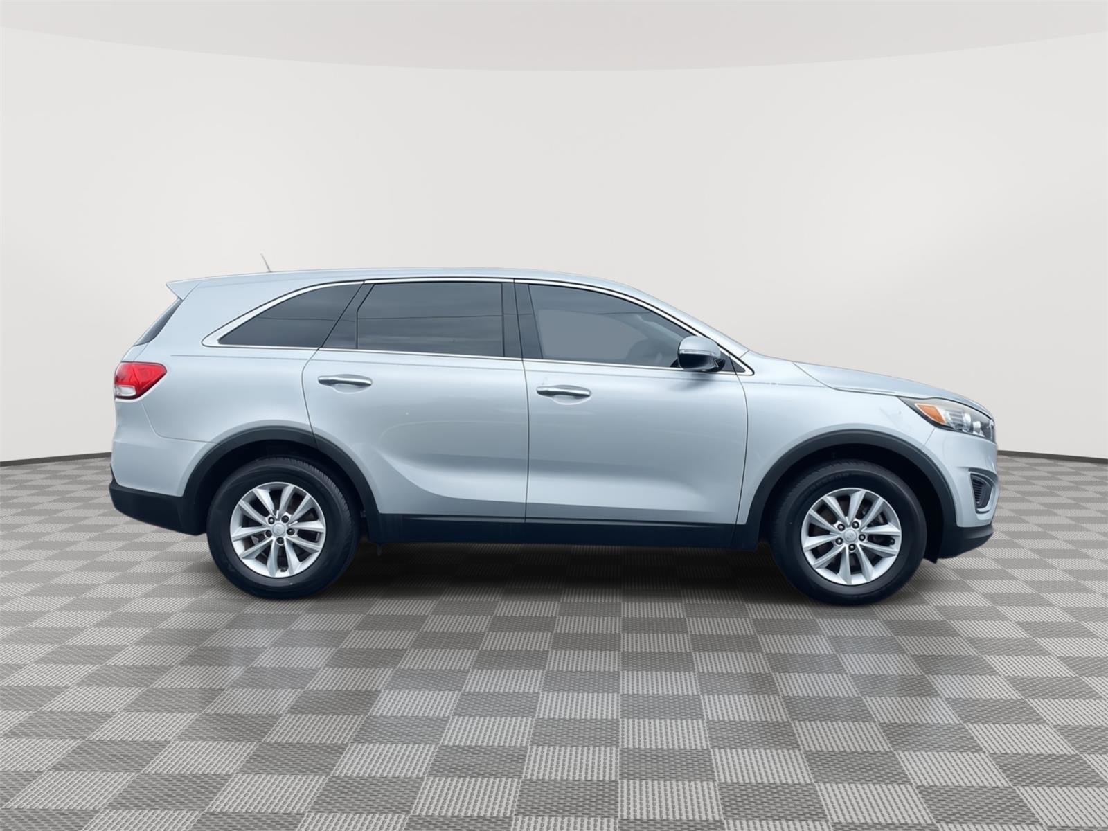 Used 2018 Kia Sorento L FWD image 4