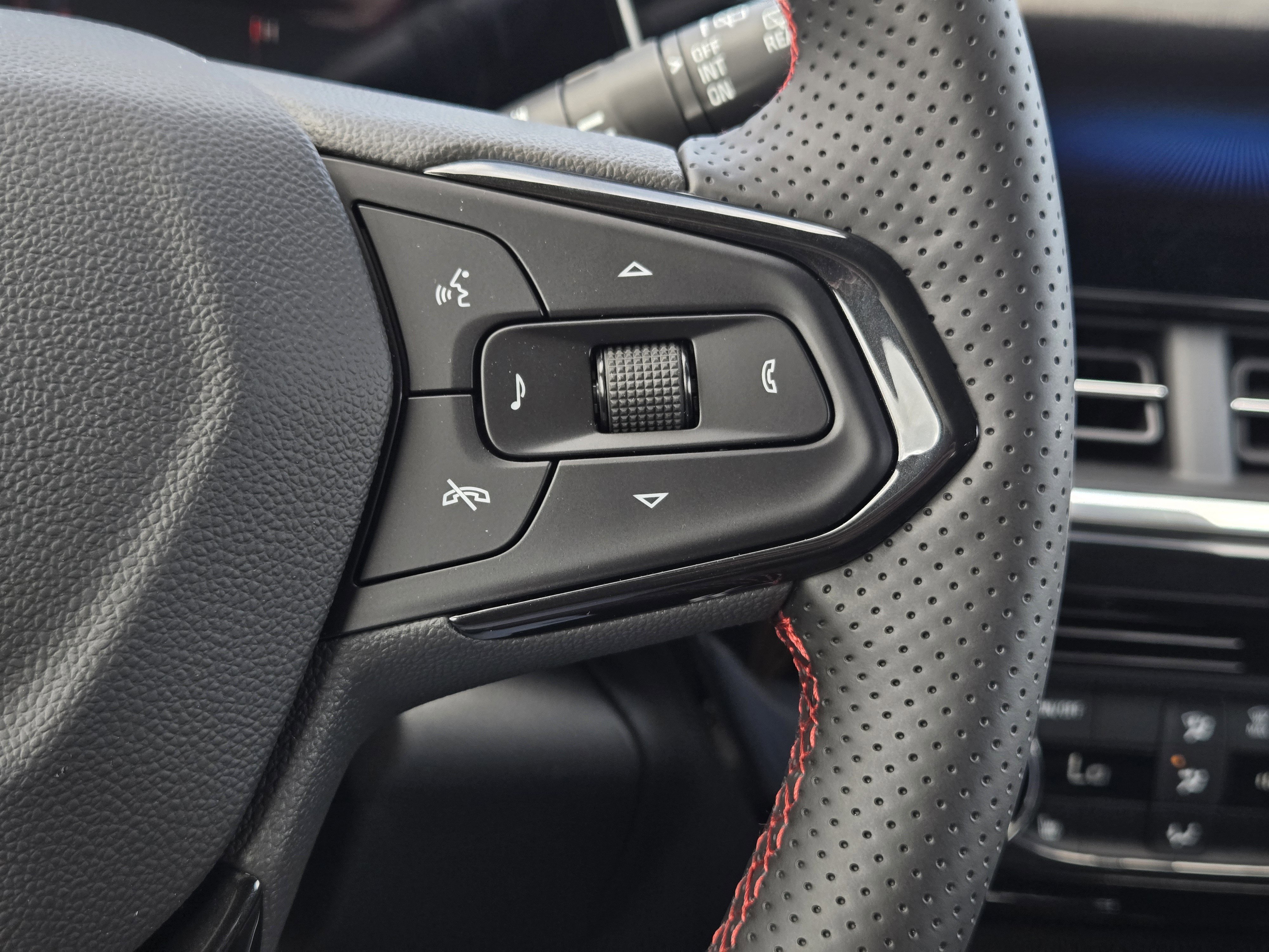 New 2026 Chevrolet Trax RS w/ Sunroof Package image 11