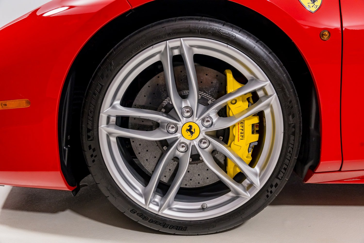 Used 2019 Ferrari 488 GTB RWD image 12