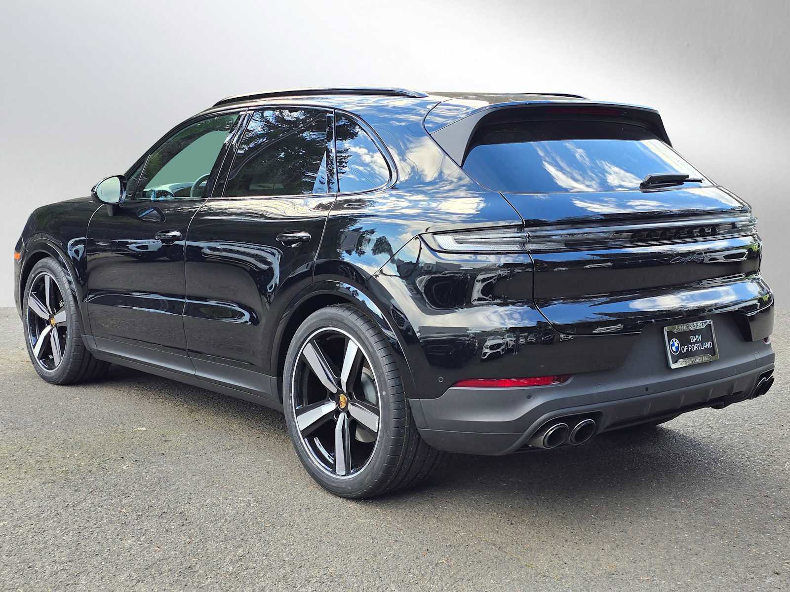 Used 2024 Porsche Cayenne S image 5