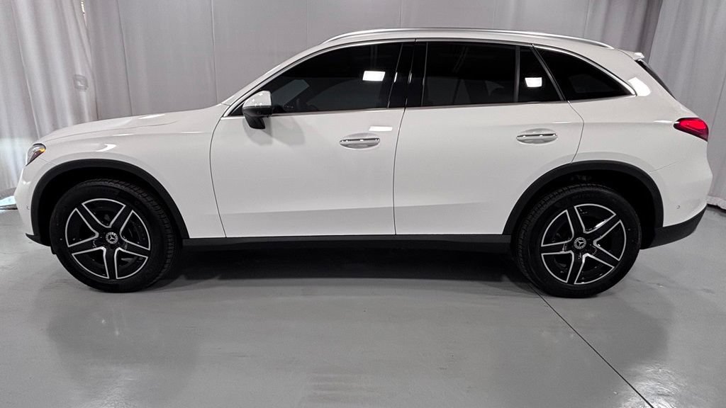 Certified 2025 Mercedes-Benz GLC 300 4MATIC image 9