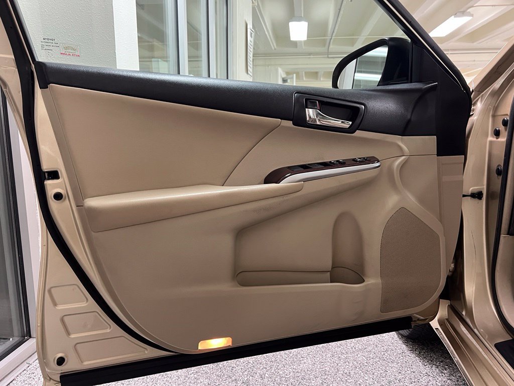 Used 2012 Toyota Camry XLE w/ Convenience Pkg FWD image 40