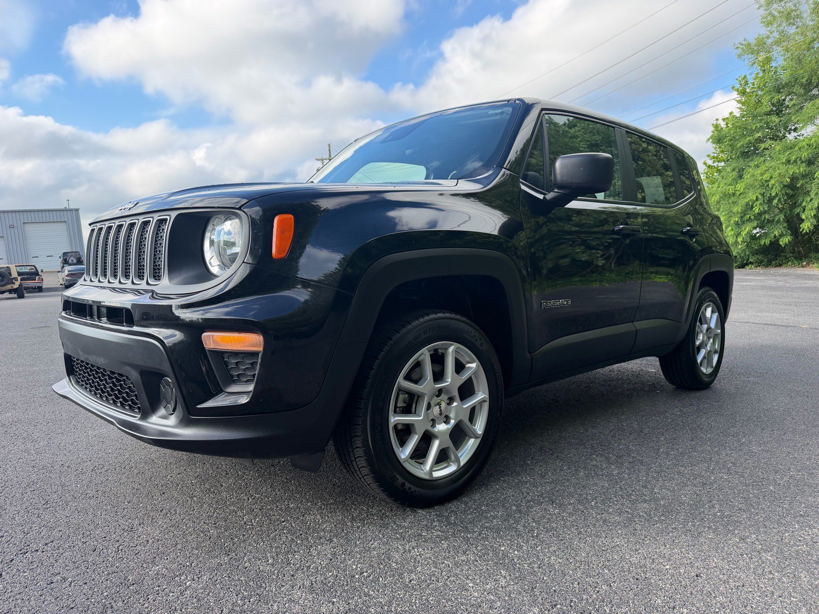 Used 2023 Jeep Renegade Latitude AWD/4WD image 8