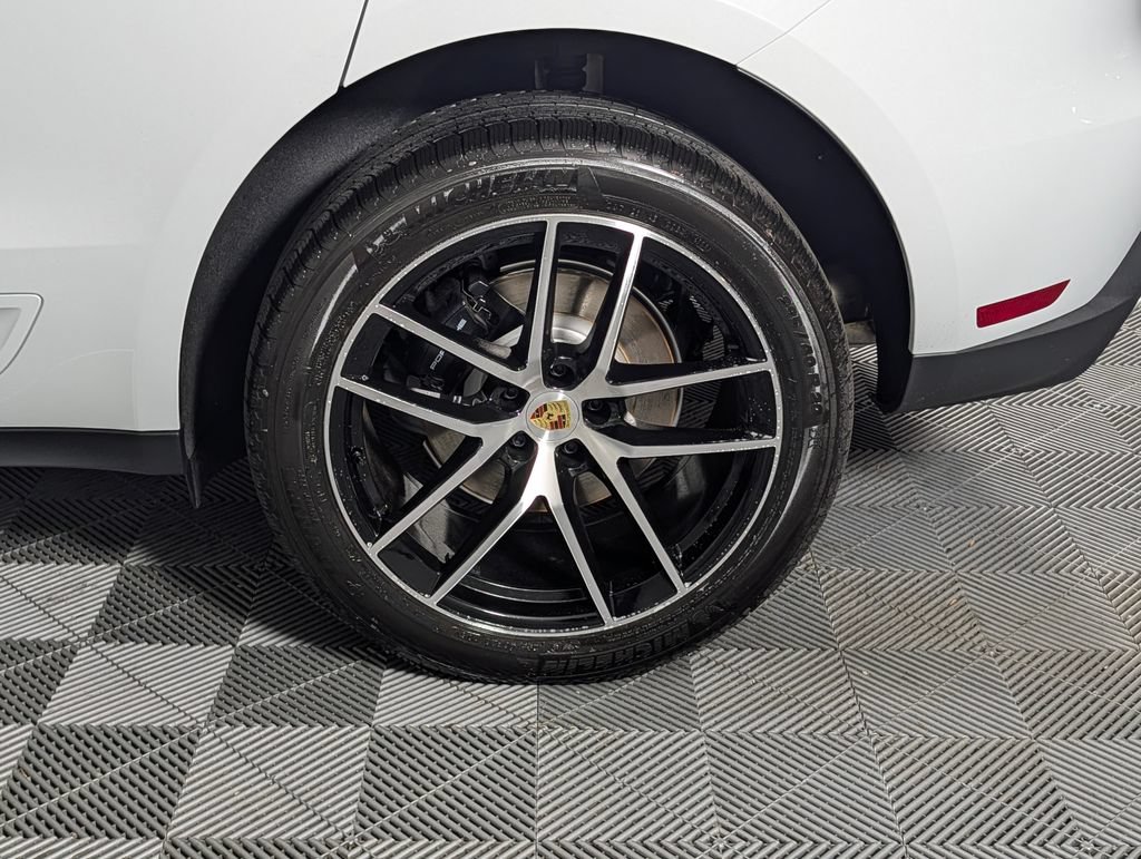 New 2026 Porsche Macan AWD/4WD image 12