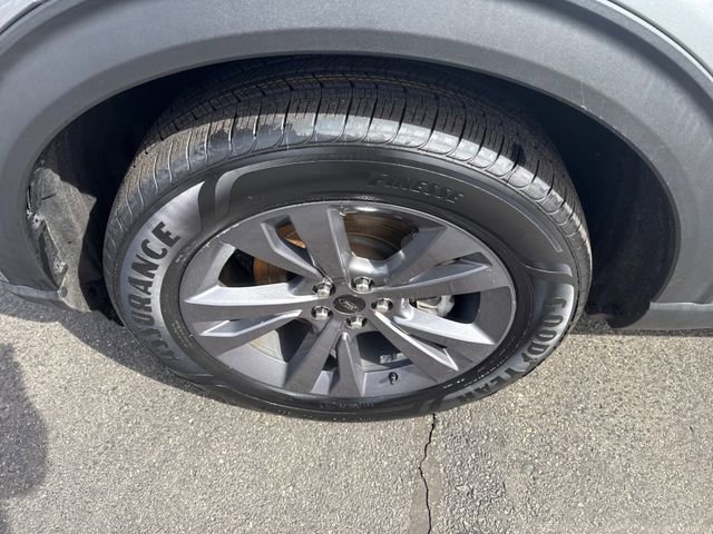 Certified 2022 Ford Explorer XLT w/ Equipment Group 202A image 15