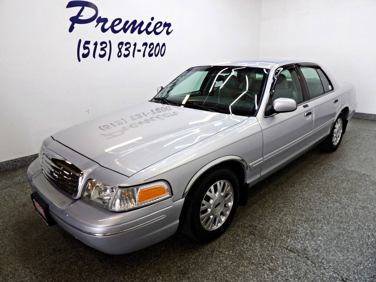 Used 2003 Ford Crown Victoria LX RWD image 1