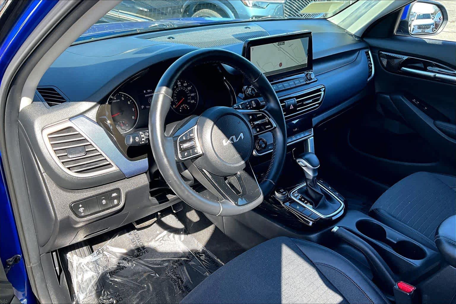 Used 2022 Kia Seltos Nightfall Edition image 17