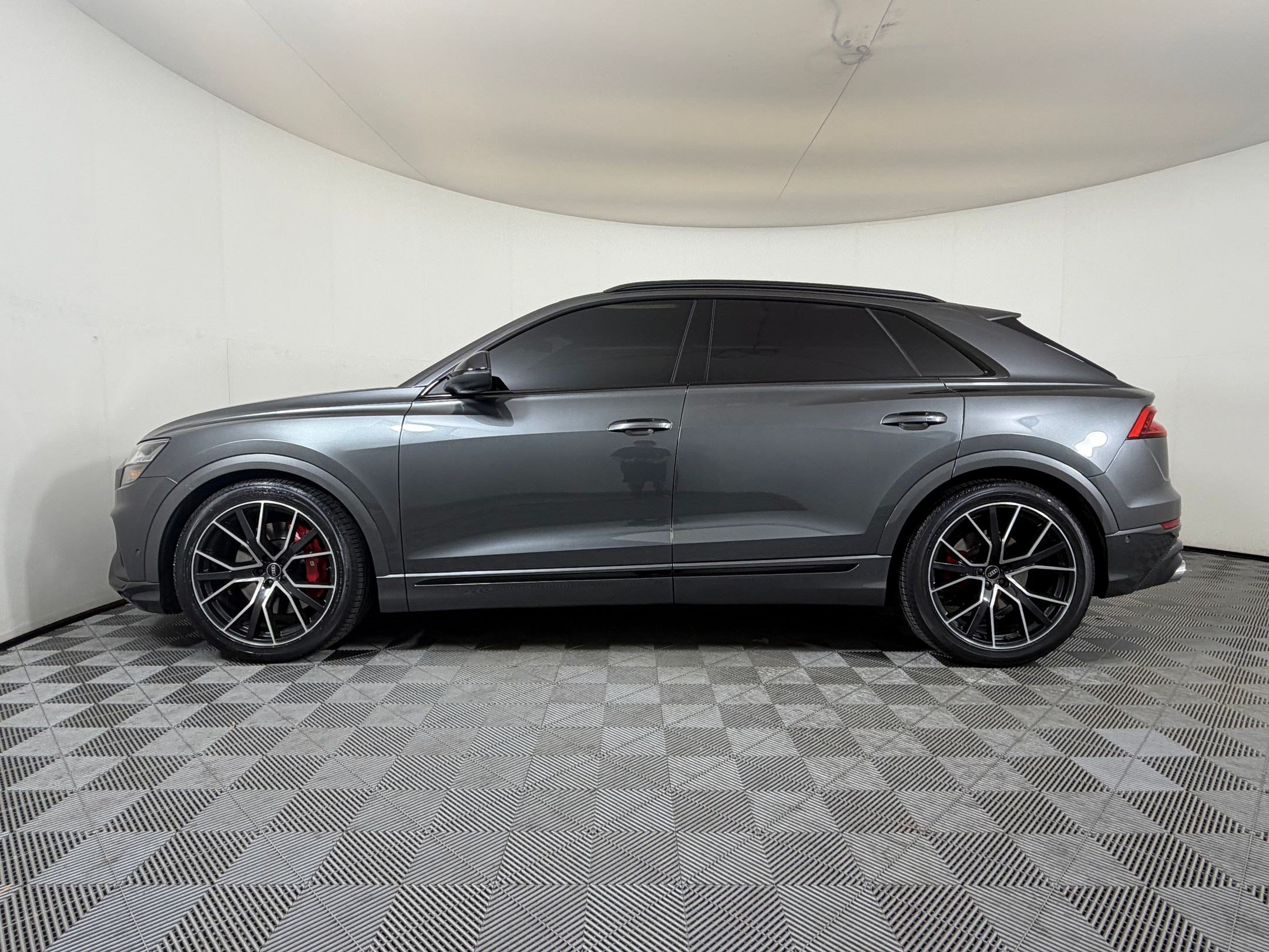 Used 2022 Audi SQ8 Prestige AWD/4WD image 2