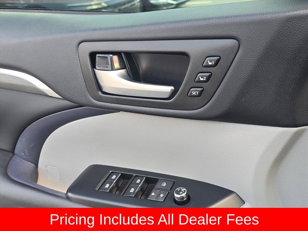 Used 2019 Toyota Highlander Limited AWD/4WD image 17