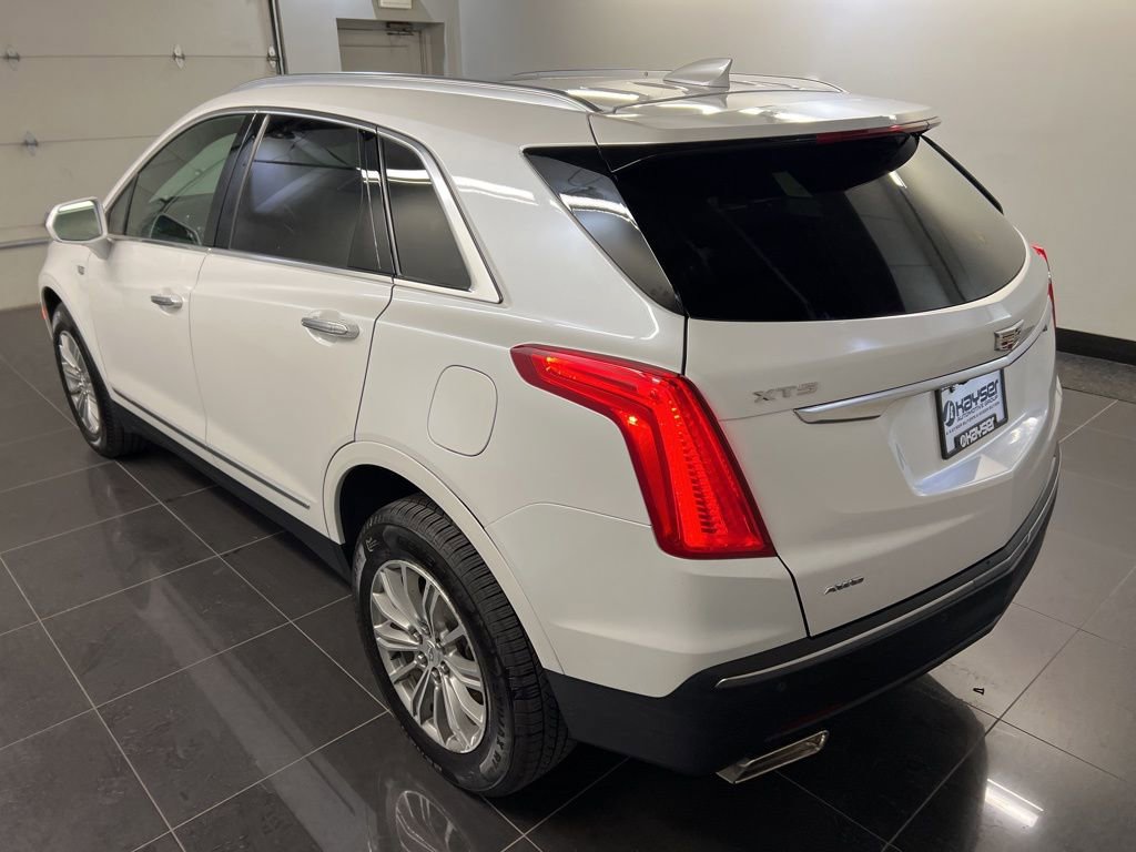 Used 2017 Cadillac XT5 Luxury w/ Driver Awareness Package AWD/4WD image 4