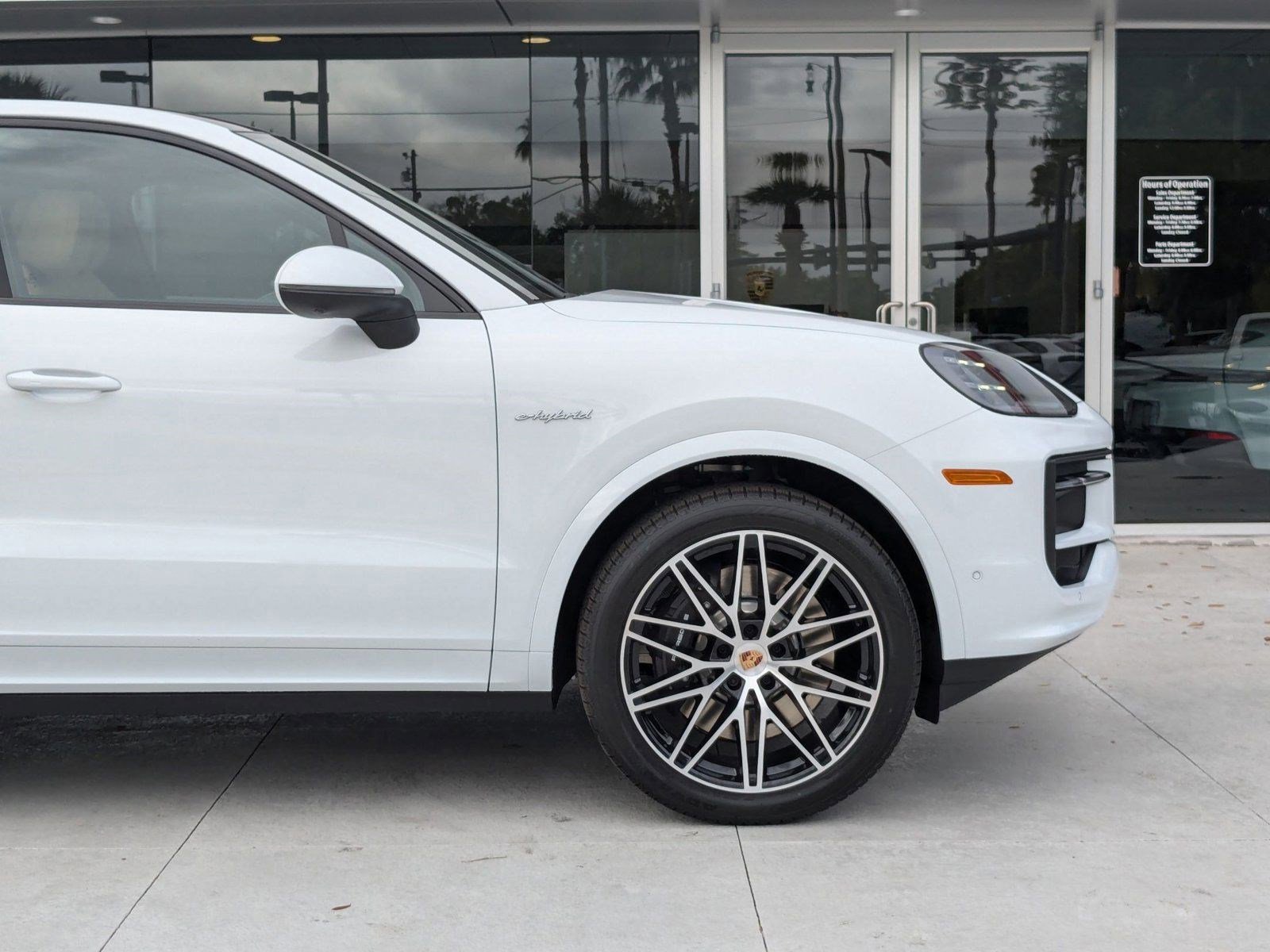 Certified 2025 Porsche Cayenne E-Hybrid image 12