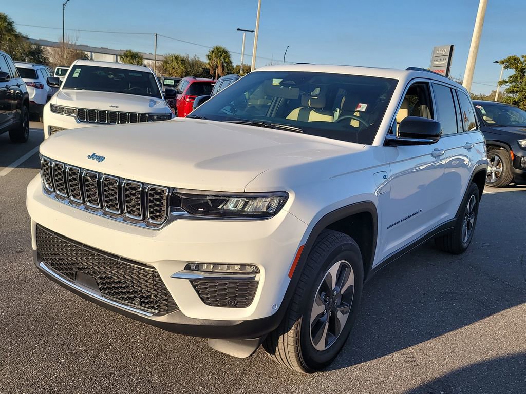 Used 2023 Jeep Grand Cherokee 4WD 4xe w/ Luxury Tech Group II image 2