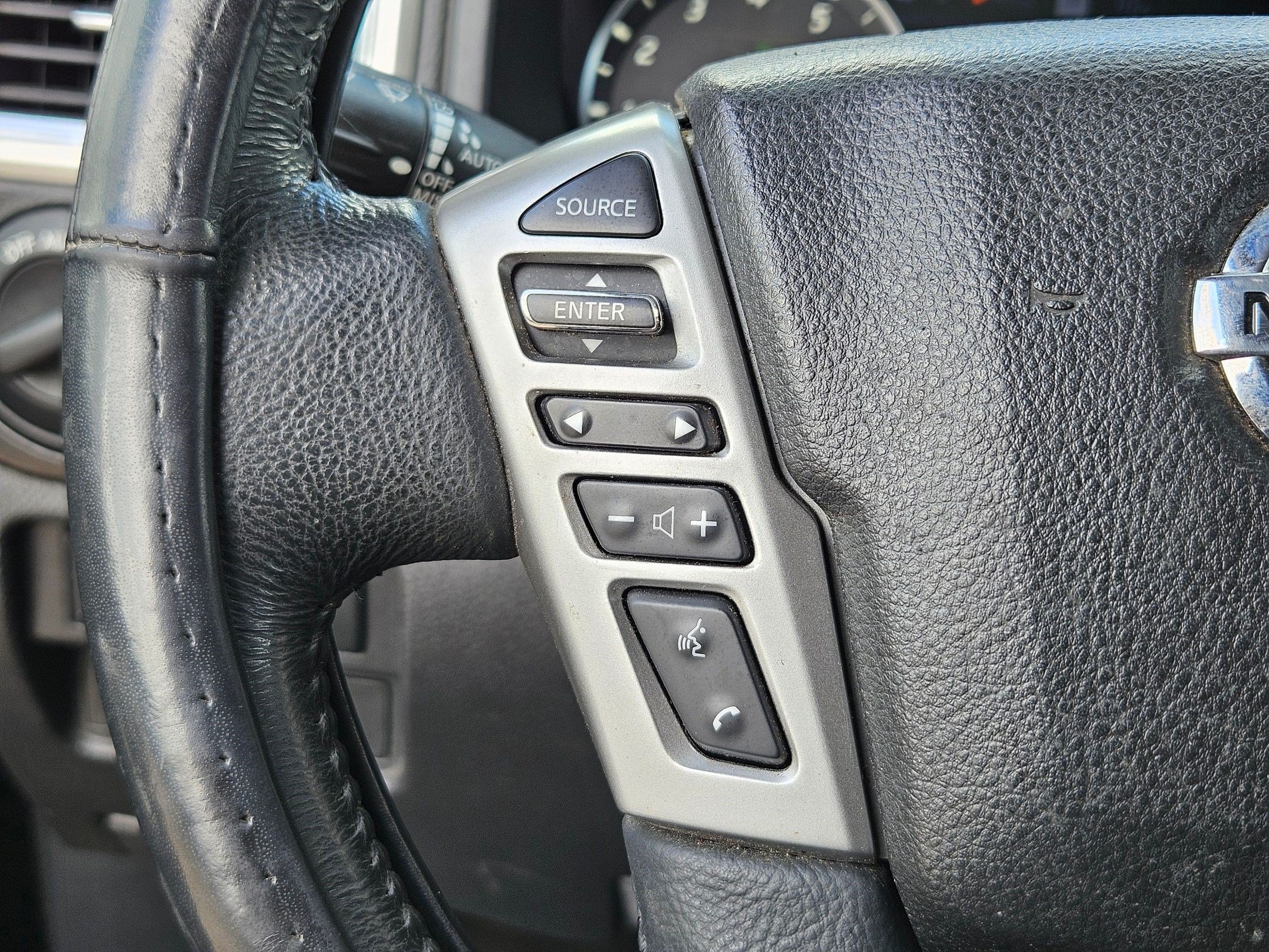 Used 2020 Nissan Titan SV w/ SV Convenience Package RWD image 17