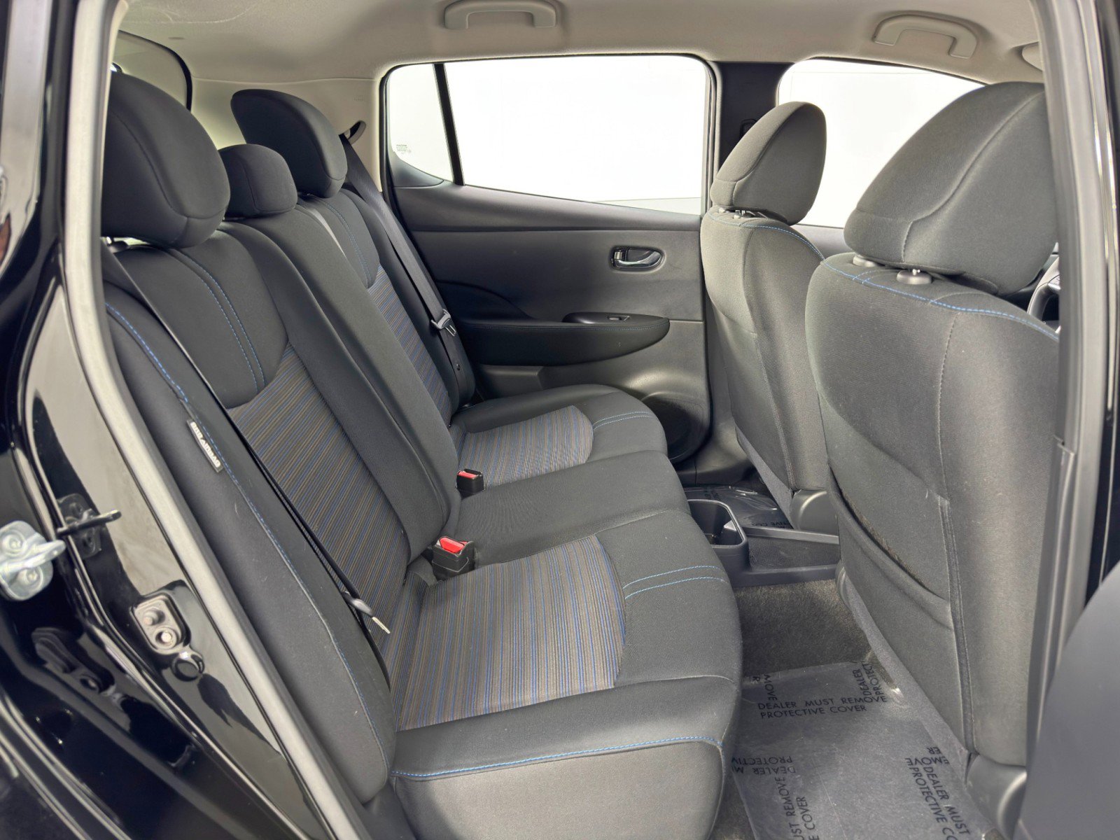 Used 2025 Nissan Leaf S image 33