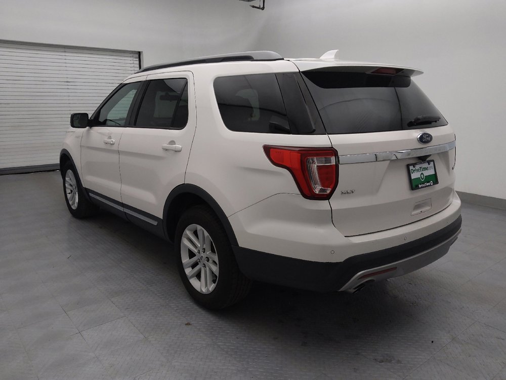Used 2017 Ford Explorer XLT image 5