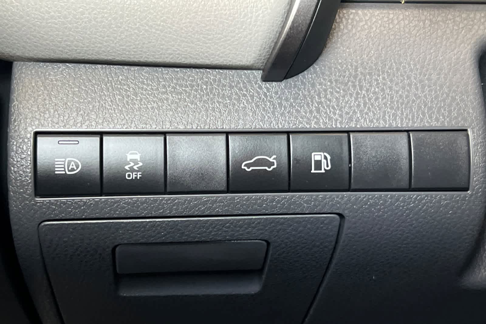 Used 2018 Toyota Camry SE FWD image 27