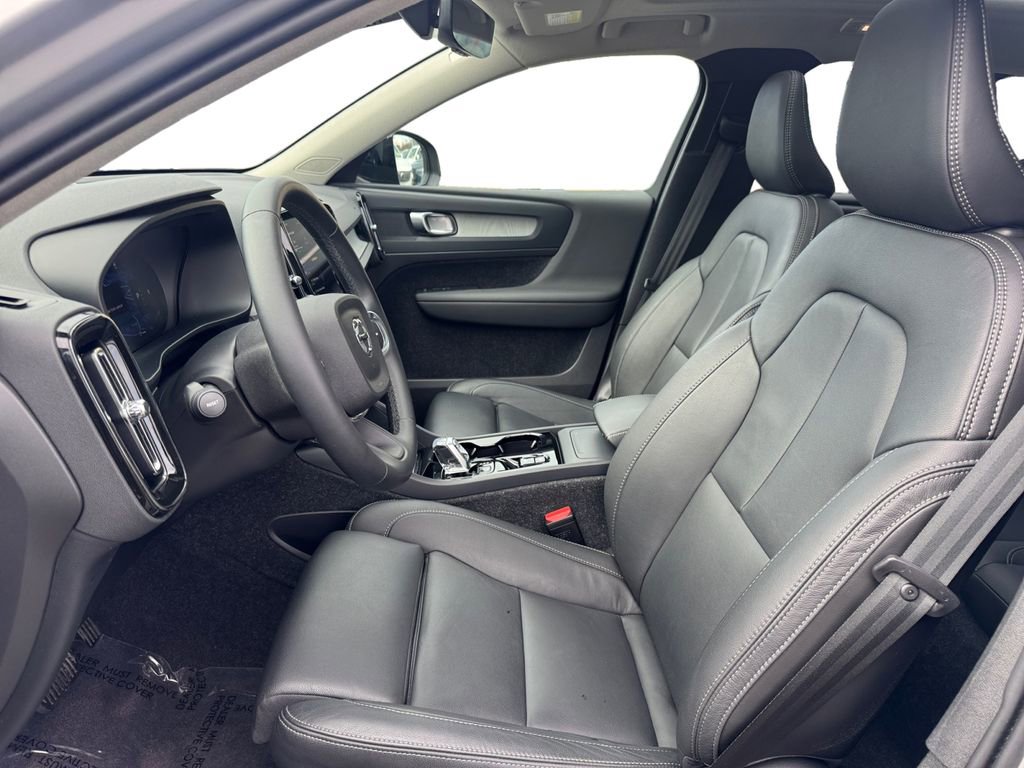 Certified 2025 Volvo XC40 B5 Plus image 13